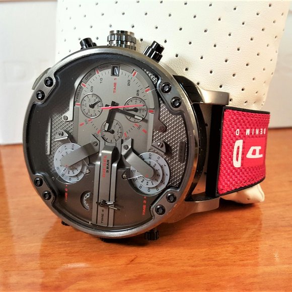Diesel DZ7423 Mr. Daddy 2.0 Chronograph Men's Watch – Grey Dial & Red Rubber Strap